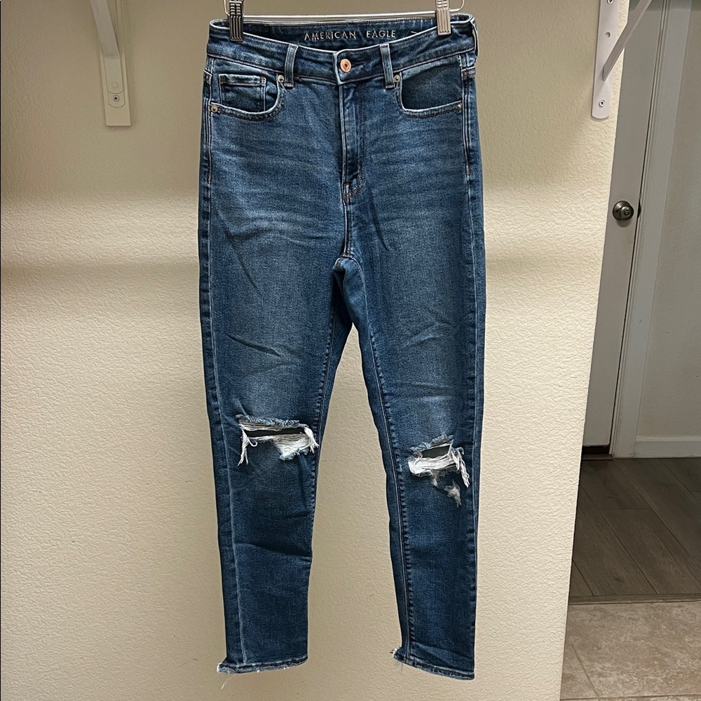 American Eagle Outfitters Women's Cropped Distressed Jeans